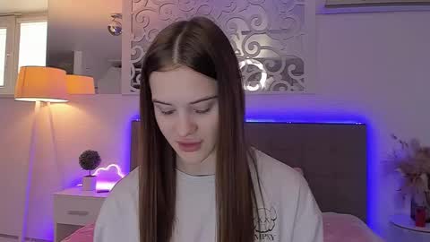 LuisaClover online show from April 22, 12:24 pm