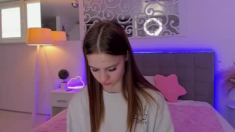 LuisaClover online show from June 10, 12:37 pm