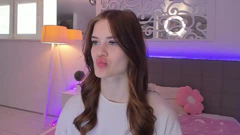 LuisaClover online show from April 27, 12:24 pm