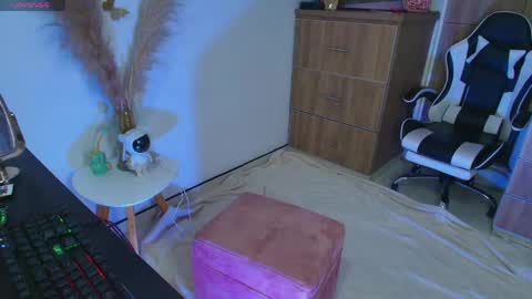 Lulu online show from April 24, 1:08 am