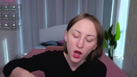Snapshot of luluchiiii chatting on October 19, 9:44 am Lily online show from October 19, 9:44 am