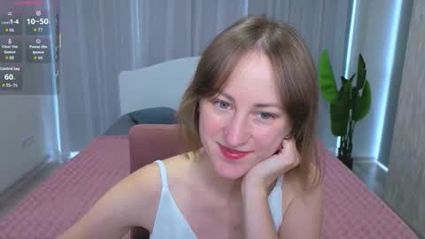 Snapshot of luluchiiii chatting on October 4, 9:48 am Lily online show from October 4, 9:48 am