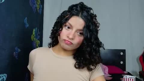 luluupeach69 online show from July 5, 1:34 am