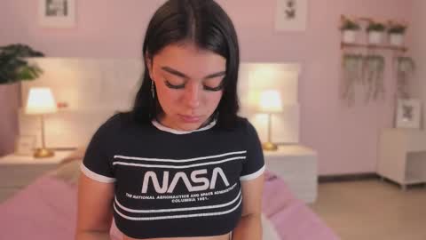 lummii_ online show from March 19, 8:02 pm