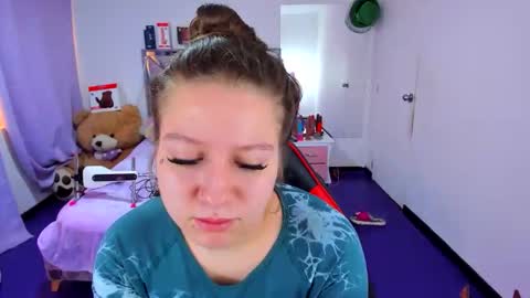 luna_analya online show from April 20, 2:53 pm