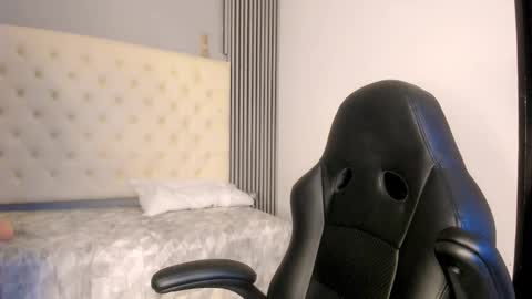 luna and banji online show from December 19, 4:59 am