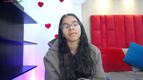 Luna And Titan  online show from March 1, 4:12 am