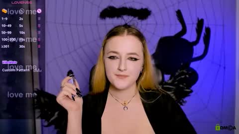 Snapshot of luna_berryy chatting on October 20, 7:17 pm luna_berryy online show from October 20, 7:17 pm
