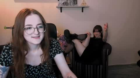 Snapshot of luna_berryy chatting on December 6, 10:07 pm luna_berryy online show from December 6, 10:07 pm