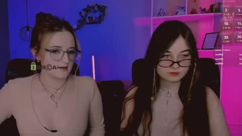 luna_berryy online show from April 25, 7:44 pm