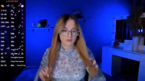 Snapshot of luna_berryy chatting on September 23, 1:31 pm luna_berryy online show from September 23, 1:31 pm