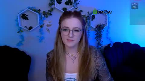 luna_berryy online show from June 11, 7:11 pm