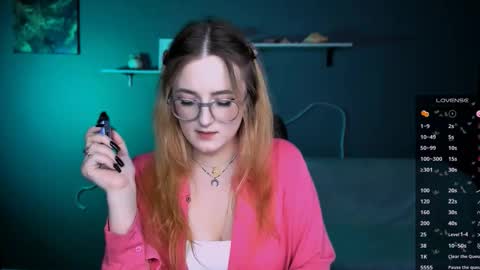 Snapshot of luna_berryy chatting on October 18, 1:08 am luna_berryy online show from October 18, 1:08 am
