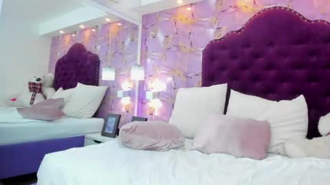 Luna Bloom online show from June 12, 4:53 am