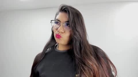 luna  online show from October 25, 11:40 am