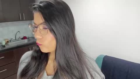 luna  online show from March 29, 10:58 am