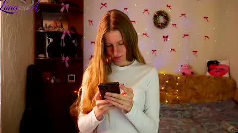 luna_evan online show from May 4, 6:06 am