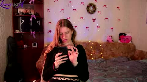 luna_evan online show from May 19, 6:31 am