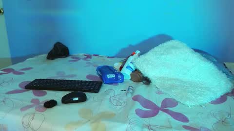 luna_hawks online show from October 17, 4:27 am