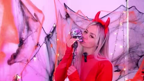 Luna Marquez online show from October 26, 10:05 pm