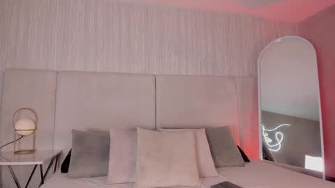 Luna online show from February 15, 1:54 pm