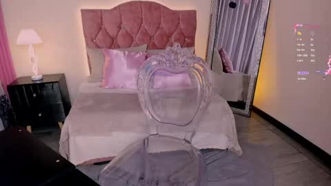 luna_petti online show from April 15, 2:17 pm