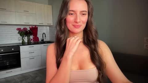 luna_raee online show from October 5, 10:20 am