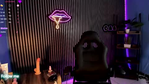 Luna Rosse  online show from April 24, 1:25 pm