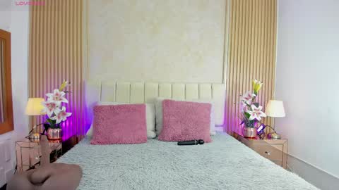 Luna Taylors online show from April 25, 12:52 pm