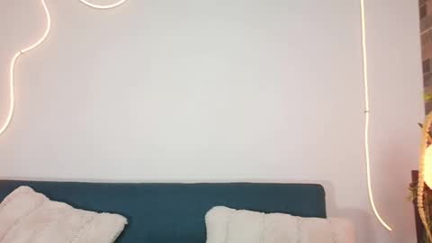 luna_valen online show from April 16, 3:40 am