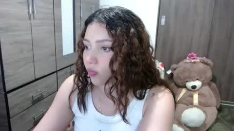 lunaa_sub online show from April 22, 7:22 pm