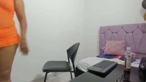 lunabrillante1972 online show from April 22, 9:28 am