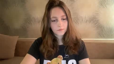 lunafeather online show from February 21, 5:19 am