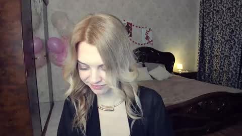 lunaflinn online show from March 4, 4:30 am