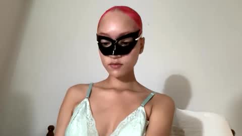 Lunah  online show from April 29, 10:04 pm