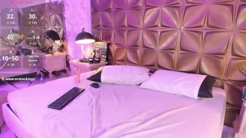 Luna  online show from April 24, 4:10 pm