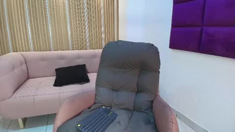 lunamillers_ online show from April 29, 4:48 am