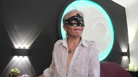 lunamisteriosa_ online show from November 6, 1:17 pm