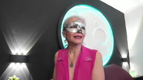 lunamisteriosa_ online show from December 4, 11:56 am