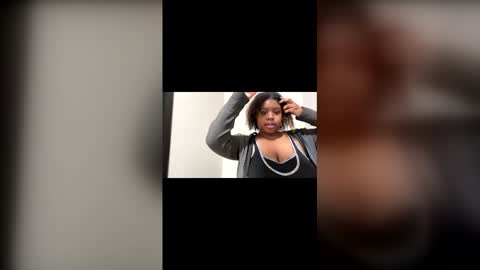 lunamoth00 online show from November 26, 4:30 pm