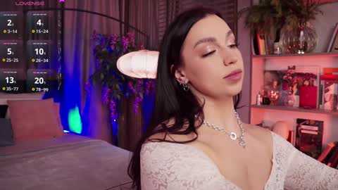 Snapshot of lunanight_ chatting on January 11, 8:43 pm Luna next streams Mon Tue Fri Sat Sun 8pm-5am gmt0 online show from January 11, 8:43 pm