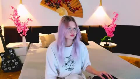 lunariafox online show from March 22, 2:23 pm