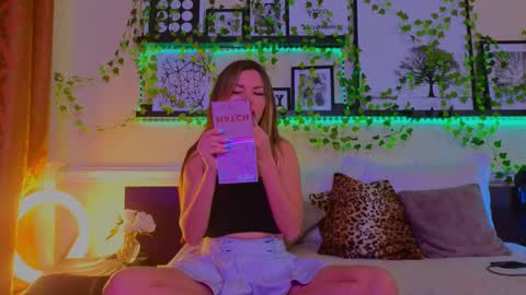 Luna Rishi online show from January 18, 1:18 pm