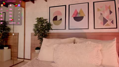 Luna Ruso  online show from April 7, 8:11 pm