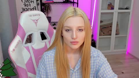 Snapshot of lunatale chatting on December 29, 2:17 am Kate online show from December 29, 2:17 am