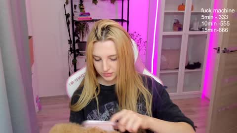 Snapshot of lunatale chatting on December 10, 1:54 am Kate online show from December 10, 1:54 am
