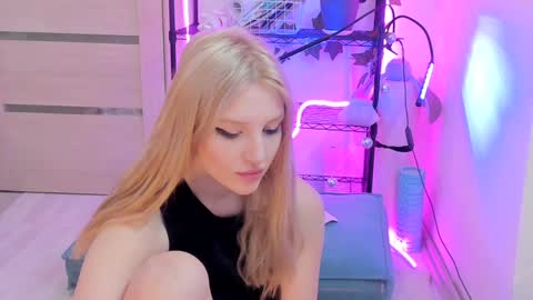 Snapshot of lunatale chatting on January 27, 3:04 am Kate online show from January 27, 3:04 am