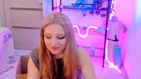 Snapshot of lunatale chatting on January 23, 2:12 am Kate online show from January 23, 2:12 am