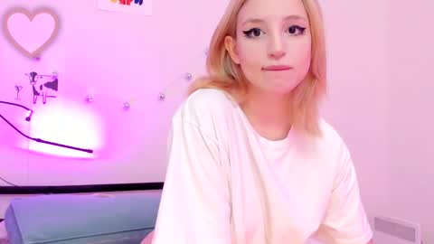 Snapshot of lunatale chatting on February 22, 3:56 am Kate online show from February 22, 3:56 am