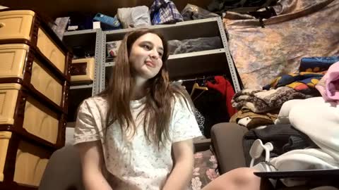 Mia online show from April 3, 3:43 pm